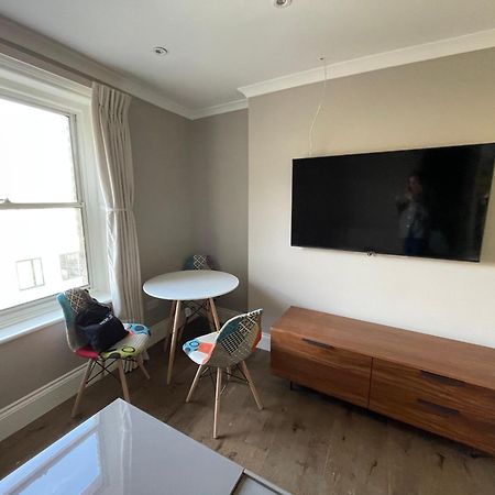 Spacious & Pristine 2Bd Flat - Balham Apartment ลอนดอน ภายนอก รูปภาพ