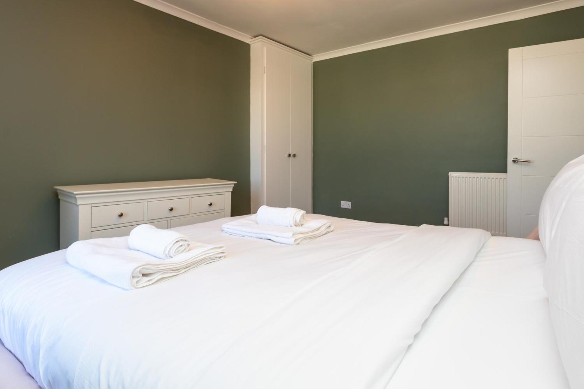 Spacious & Pristine 2Bd Flat - Balham Apartment ลอนดอน ภายนอก รูปภาพ